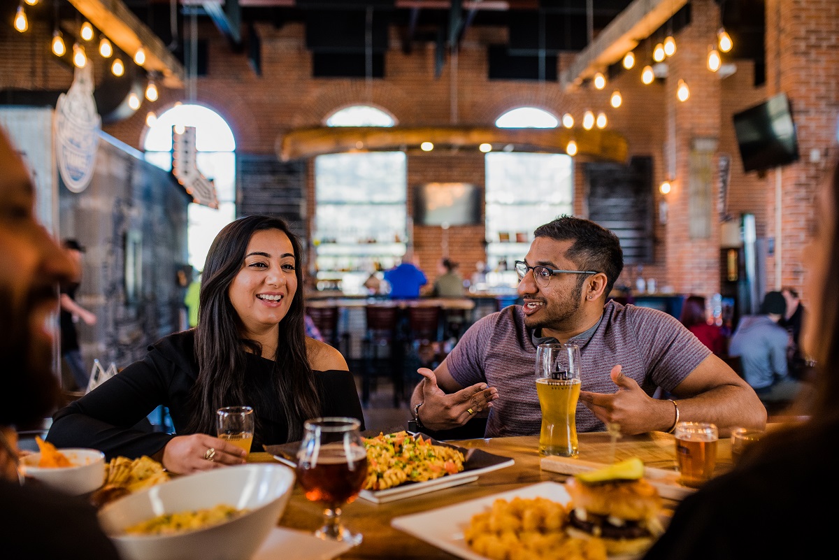 couple eating at brickhouse brewpub