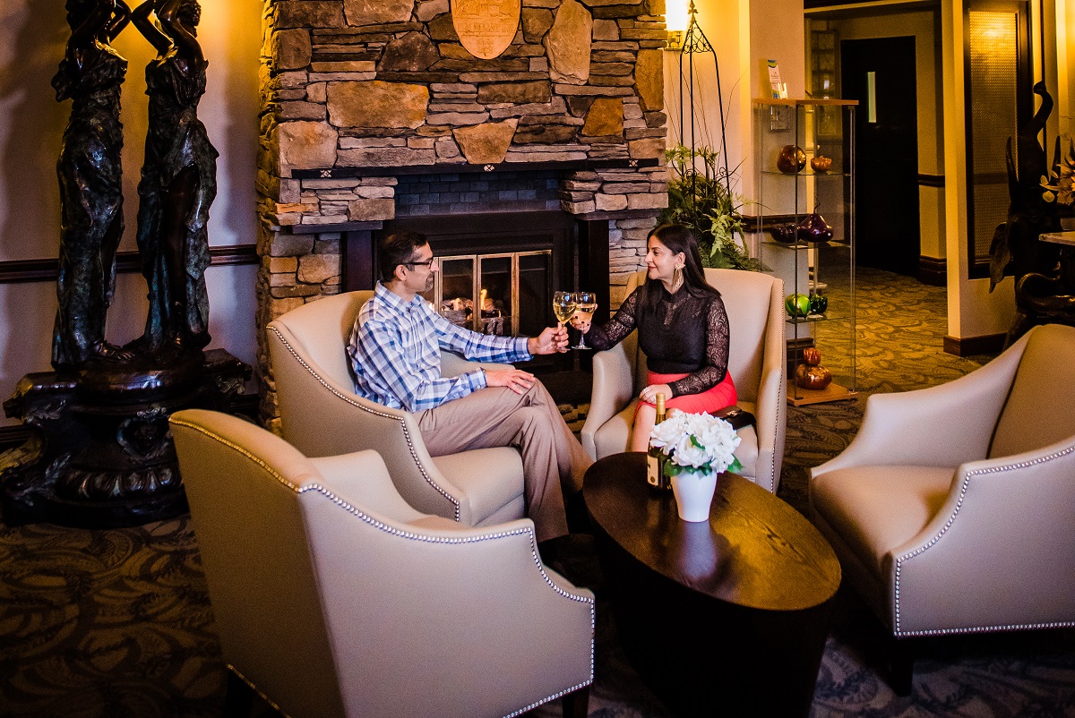 couple enjoying a drink in the lobby at the elm hurst inn