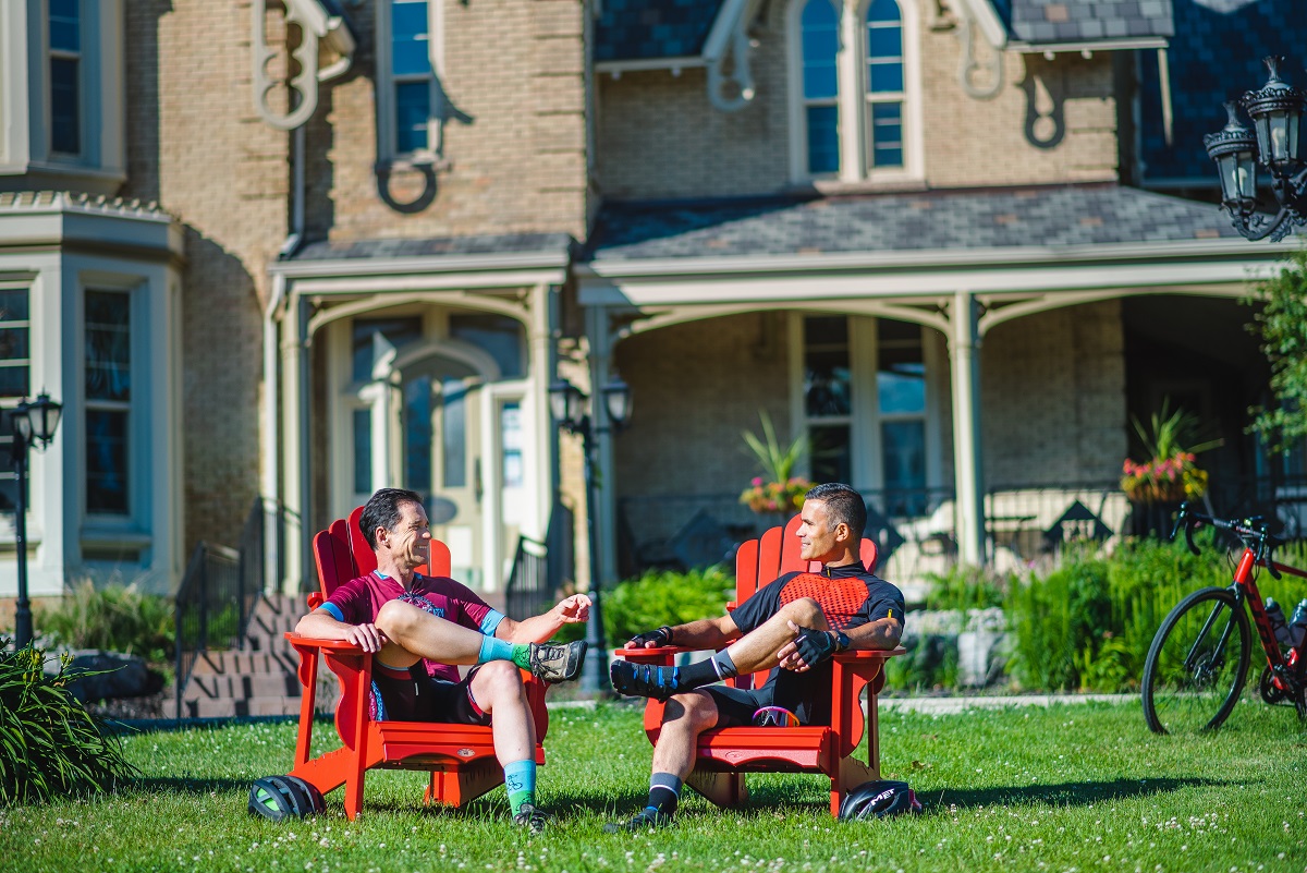 gravelocity relaxing on the lawn at the elm hurst inn