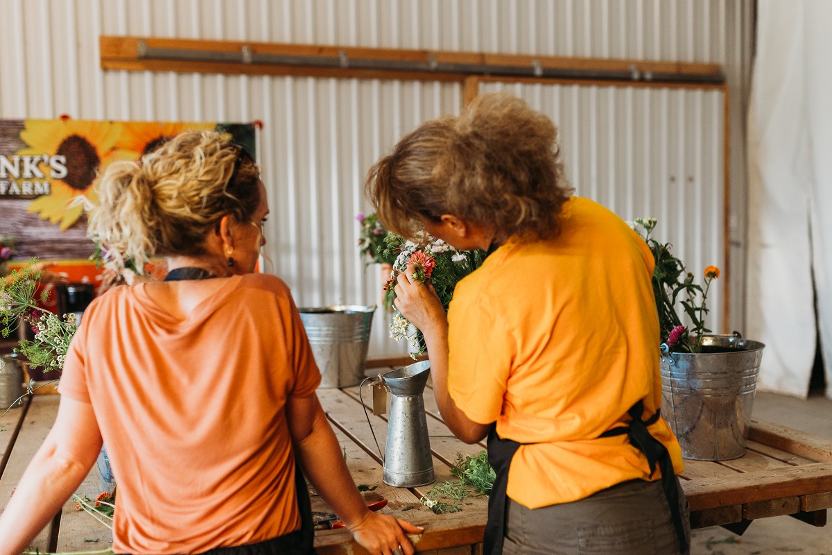 joanne and hilde arranging a bouquet, hilde instructing