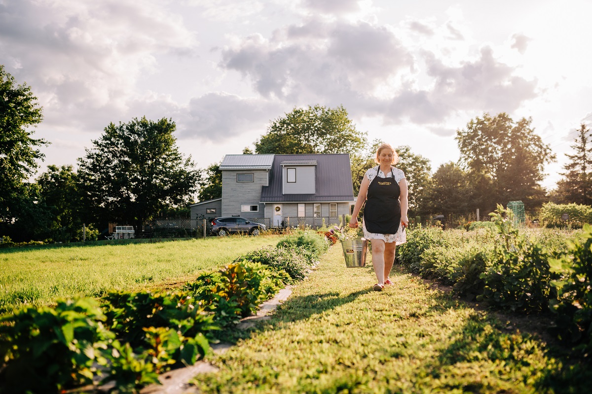 woman walking in the flower fields at makkink