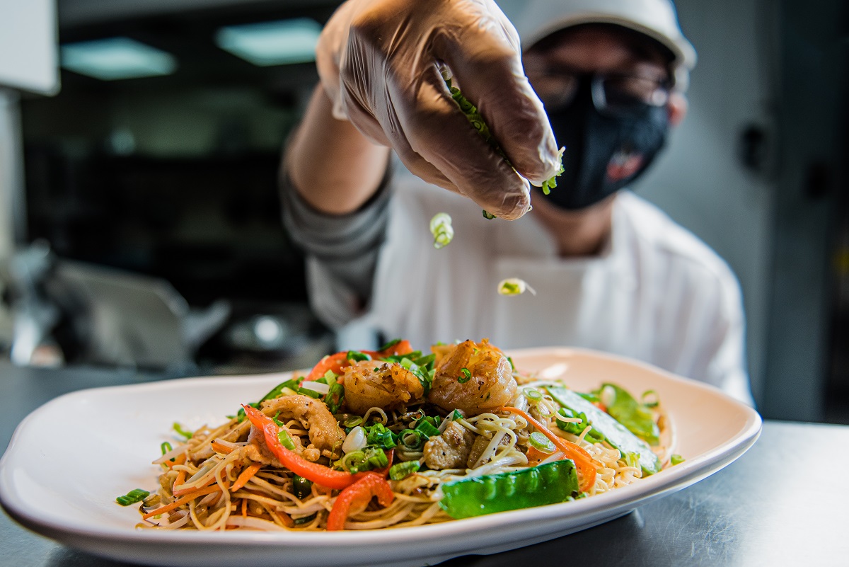 pho binh thanh counter, chef adding some last minute touches