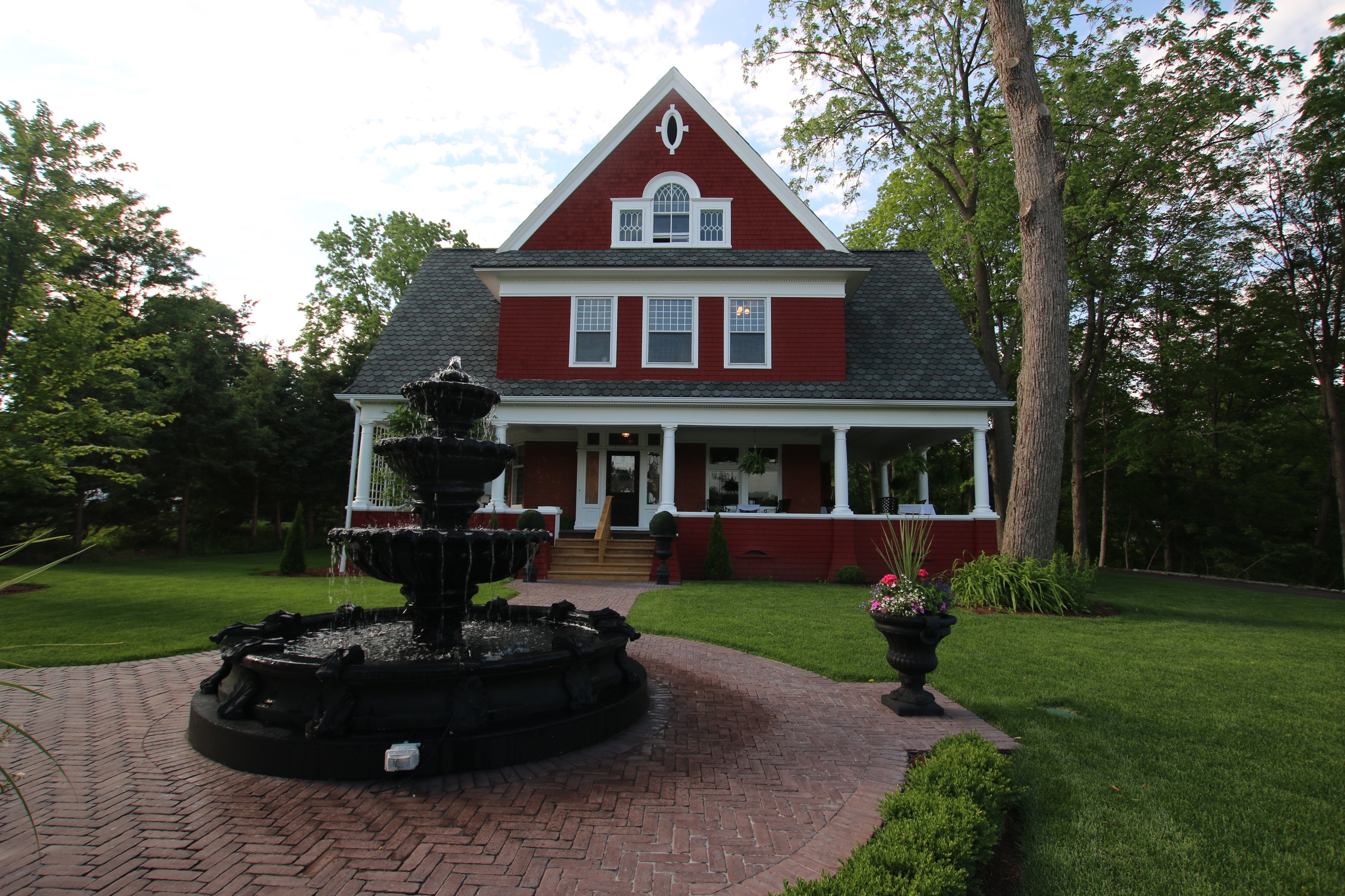 7 gables exterior