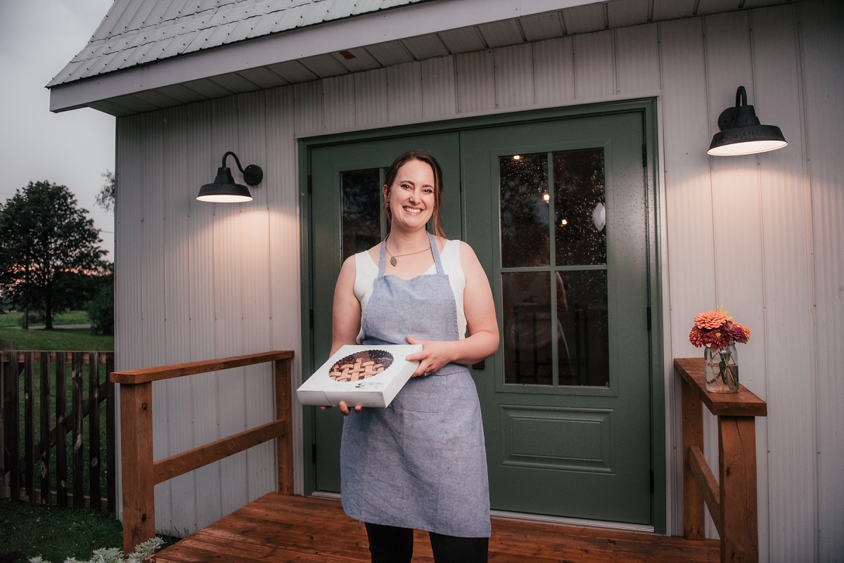 alex with a pie at thames river melons