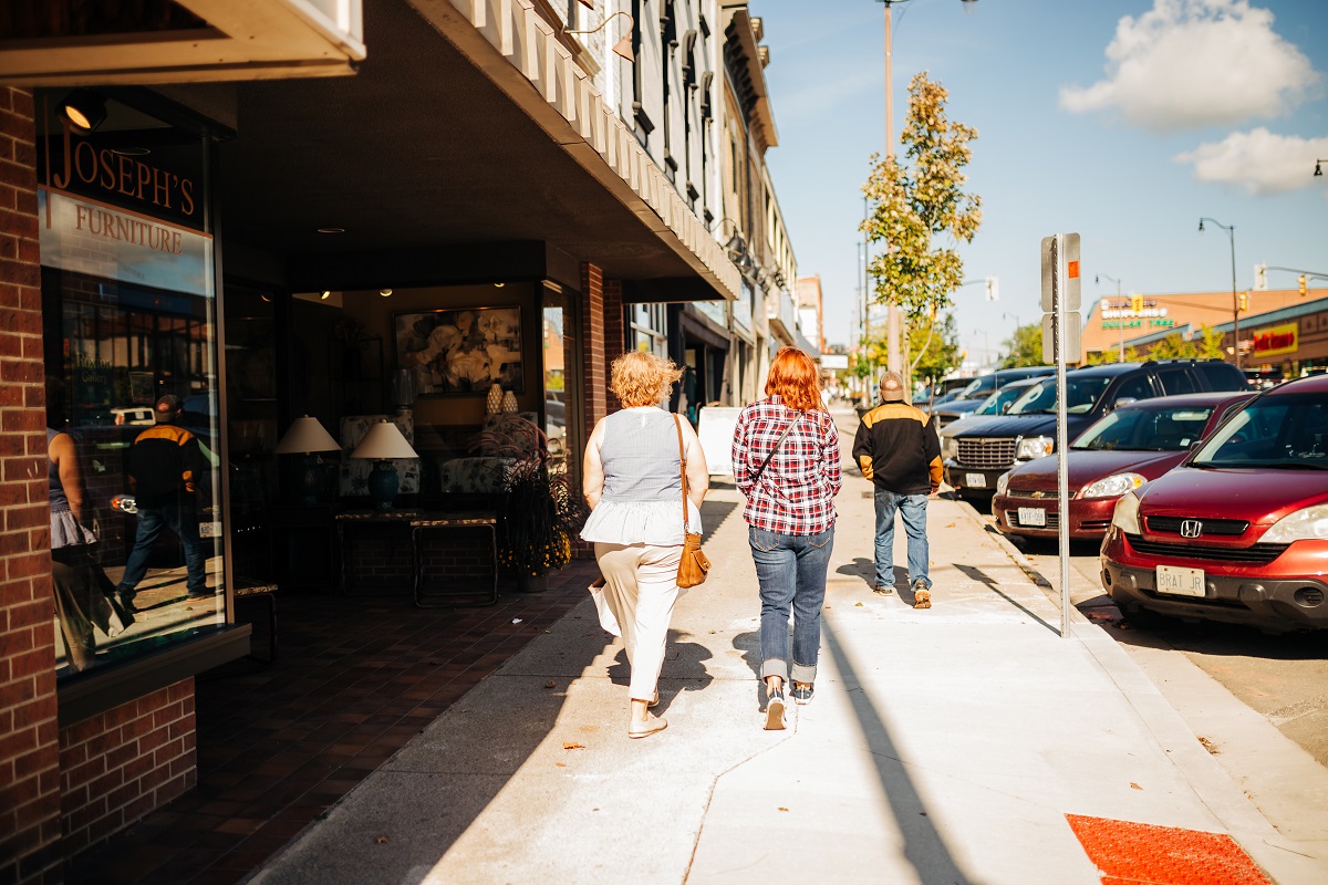 shopping in downtown tillsonburg