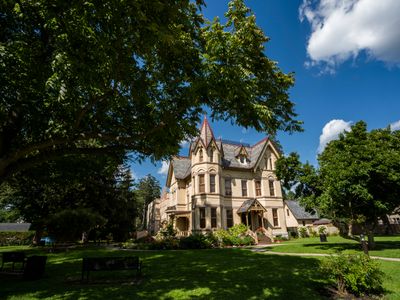 Annandale National Historic: A Wilde Home from the 1800s